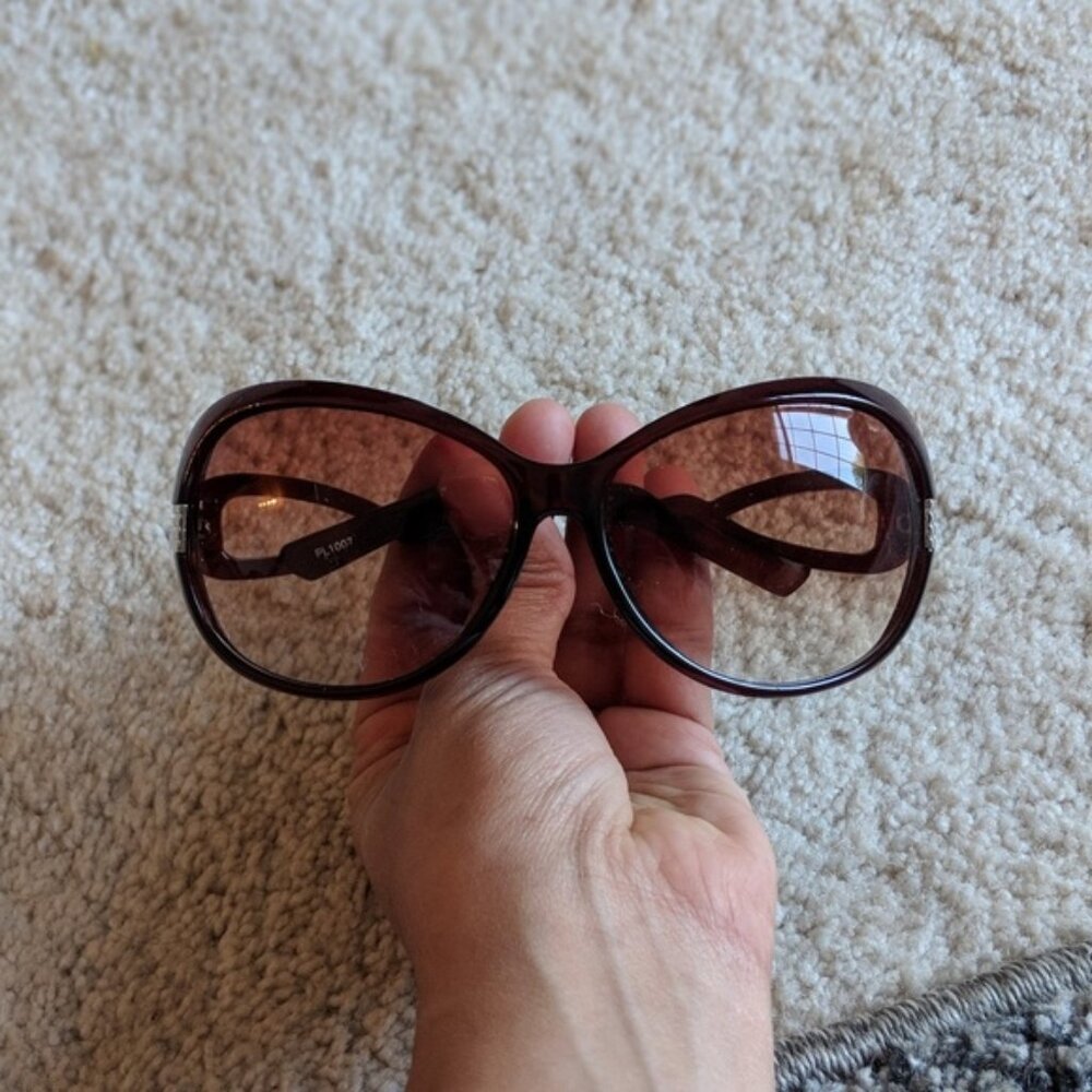 Brown shades- offers welcome